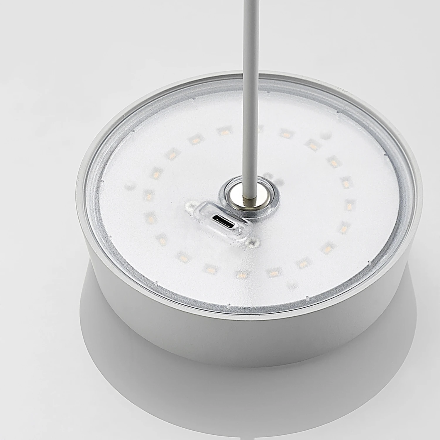 Lucande Tibia LED-Tischleuchte, Akku, USB, Weiß 8 Lucande Tibia LED-Tischleuchte, Akku, USB, Weiß – Bild 8