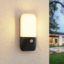 Lucande Bazilea LED-Sensor-Außenwandleuchte