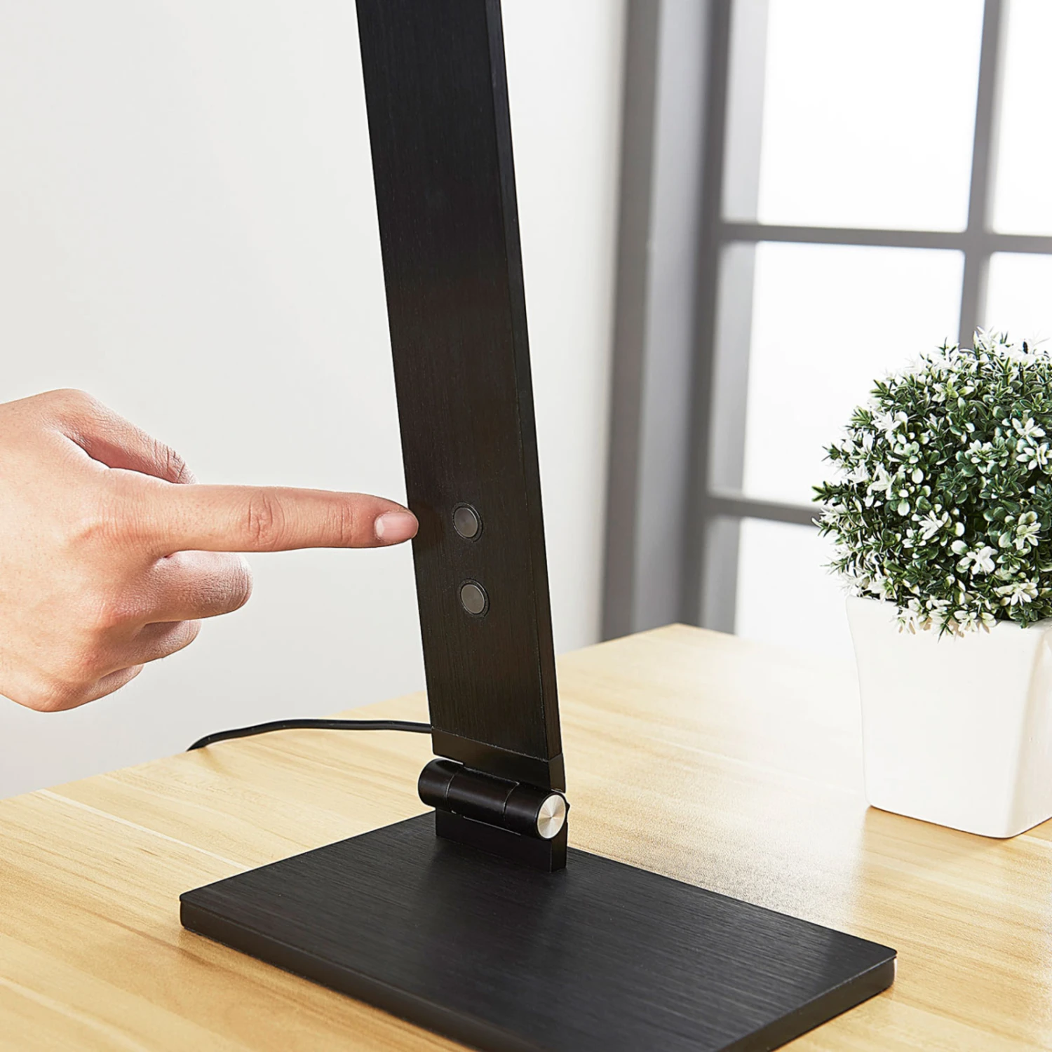 Lucande Salome - Dimmbare LED-Schreibtischlampe, Schwarz 8 Lucande Salome - Dimmbare LED-Schreibtischlampe, Schwarz – Bild 8