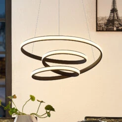 Lucande Sakina LED-Hängeleuchte Sandschwarz Ø 58cm