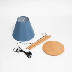 Lucande Jinda Stehlampe, Holzgestell, Stoff Blau -Lucande 9627079 7