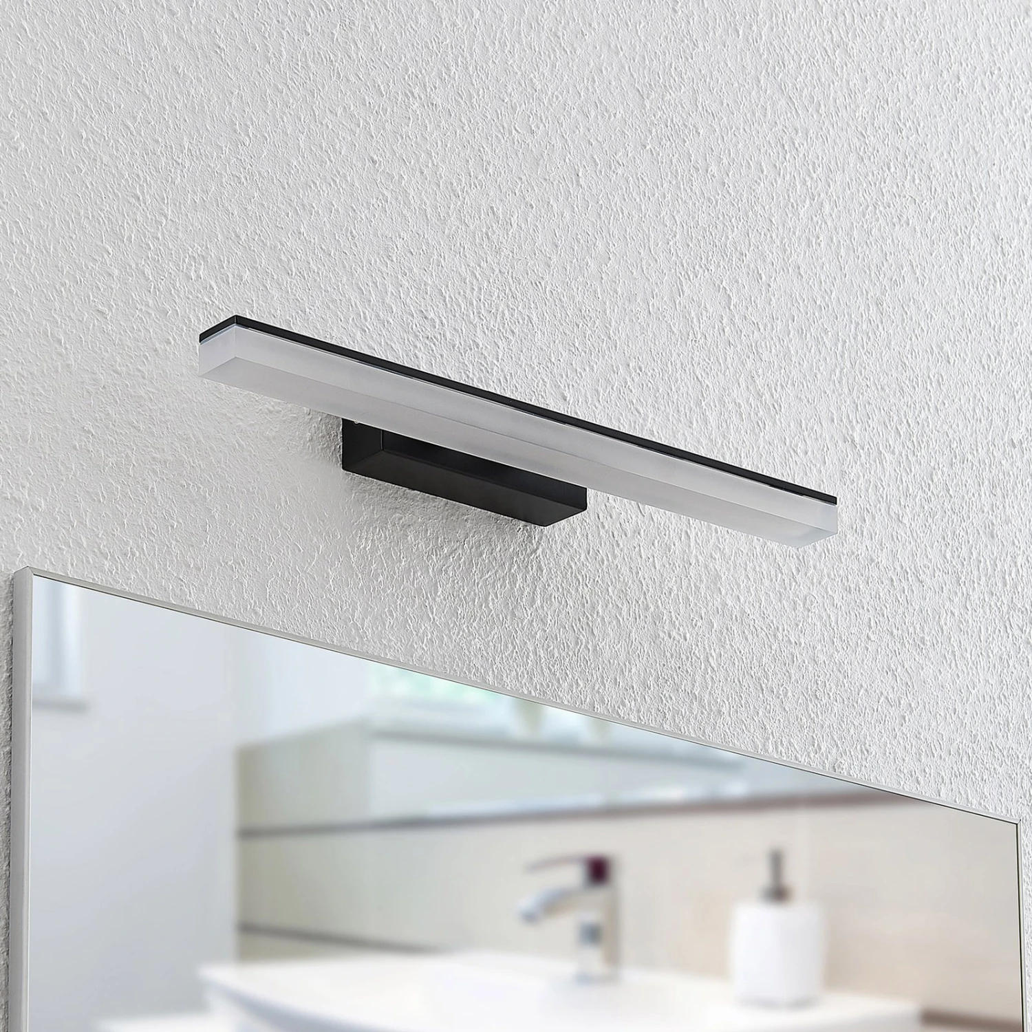 Lucande Lisana LED-Wandleuchte, IP44, 46 Cm 3 Lucande Lisana LED-Wandleuchte, IP44, 46 Cm – Bild 3