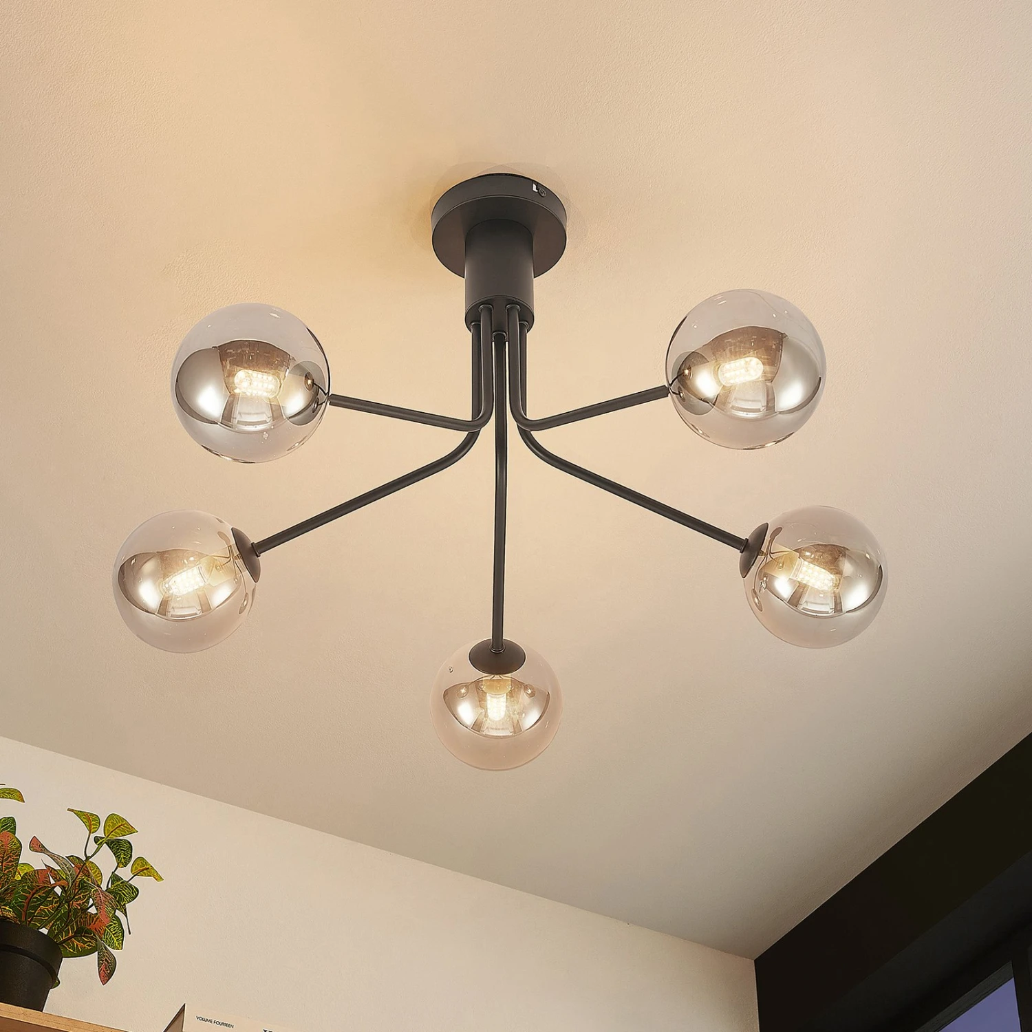 Lucande Wynona Deckenleuchte, 5-fl. Schwarz 1 Lucande Wynona Deckenleuchte, 5-fl. Schwarz