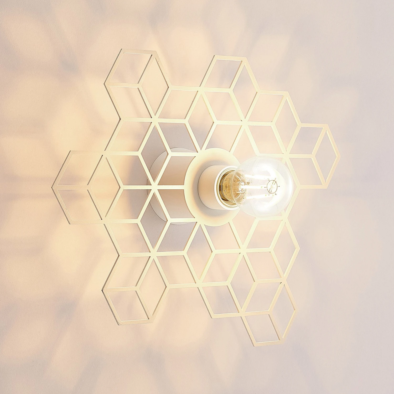 Lucande Alexaru Wandleuchte, Waben, Weiß 7 Lucande Alexaru Wandleuchte, Waben, Weiß – Bild 7