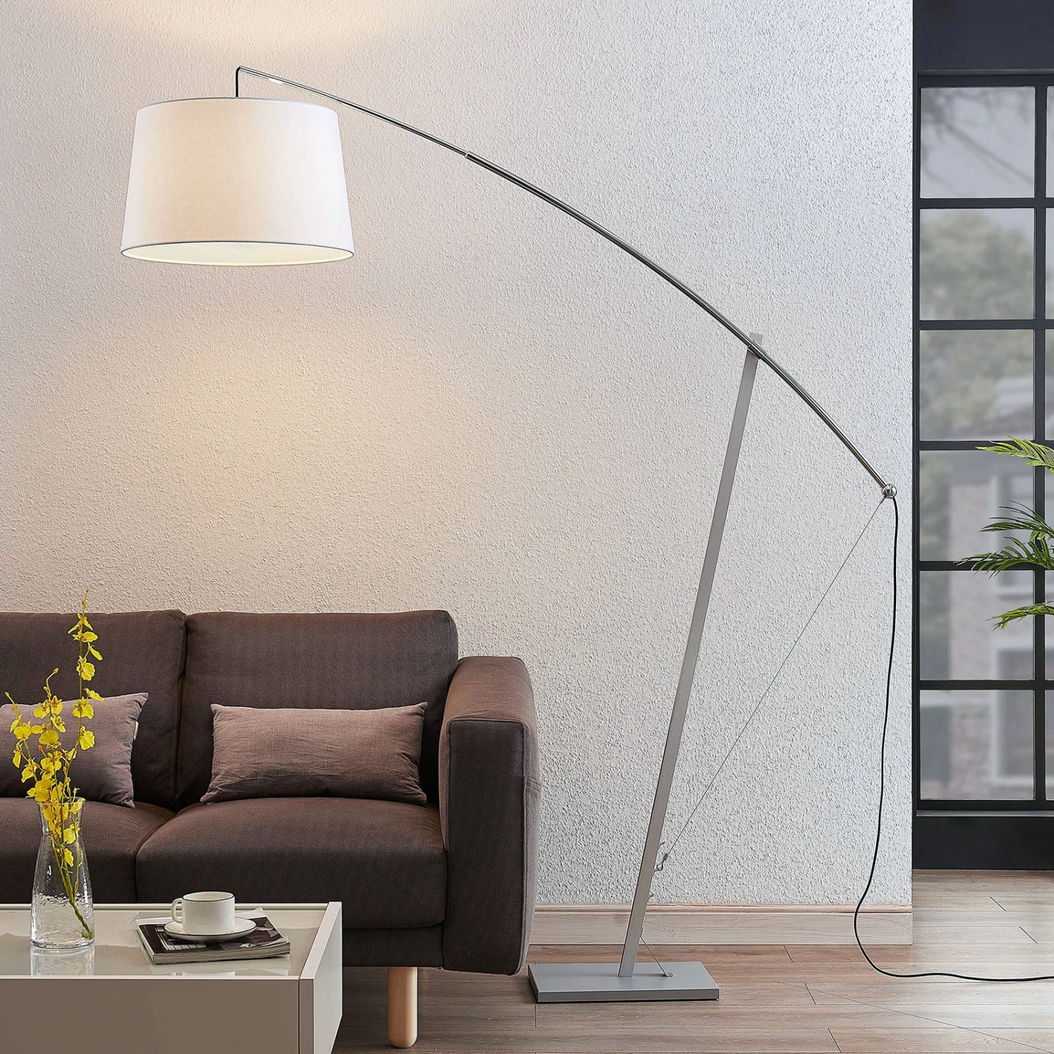 Lucande Bogenstehlampe Nevika, Weißer Textilschirm 1 Lucande Bogenstehlampe Nevika, Weißer Textilschirm